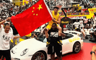 世界冠軍！陳登星扣籃大賽奪冠，舉旗慶祝！